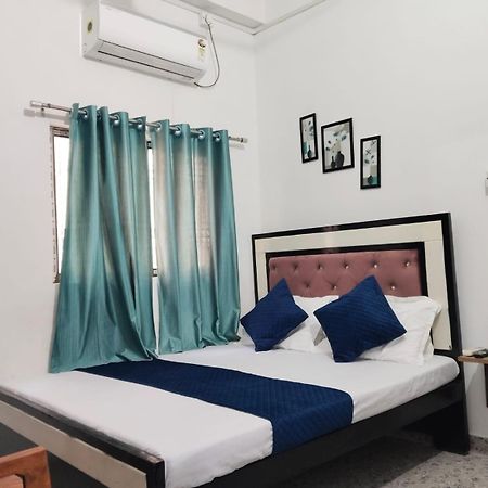 ורנאסי Shree K.B Guest House מראה חיצוני תמונה