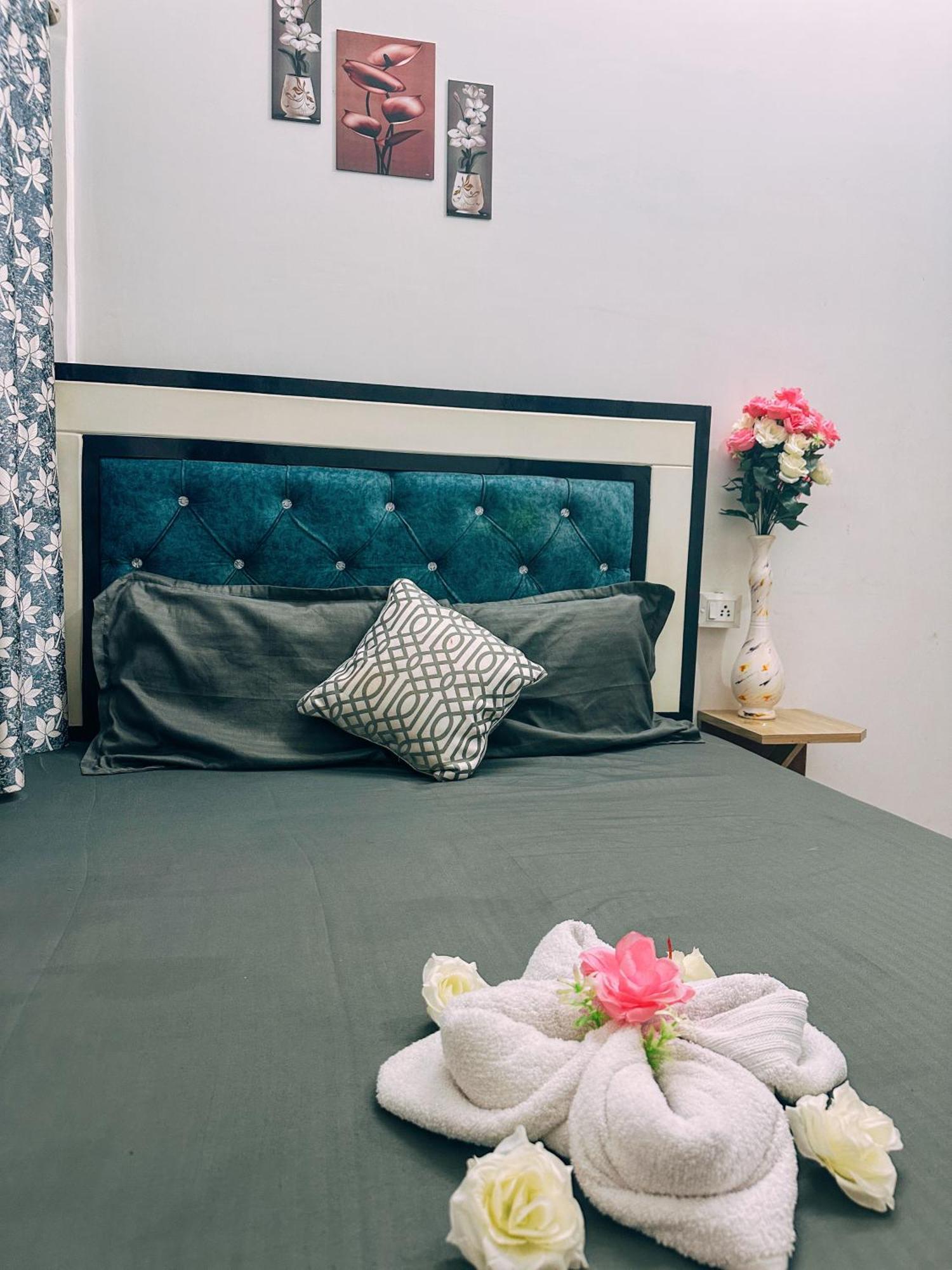 ורנאסי Shree K.B Guest House מראה חיצוני תמונה