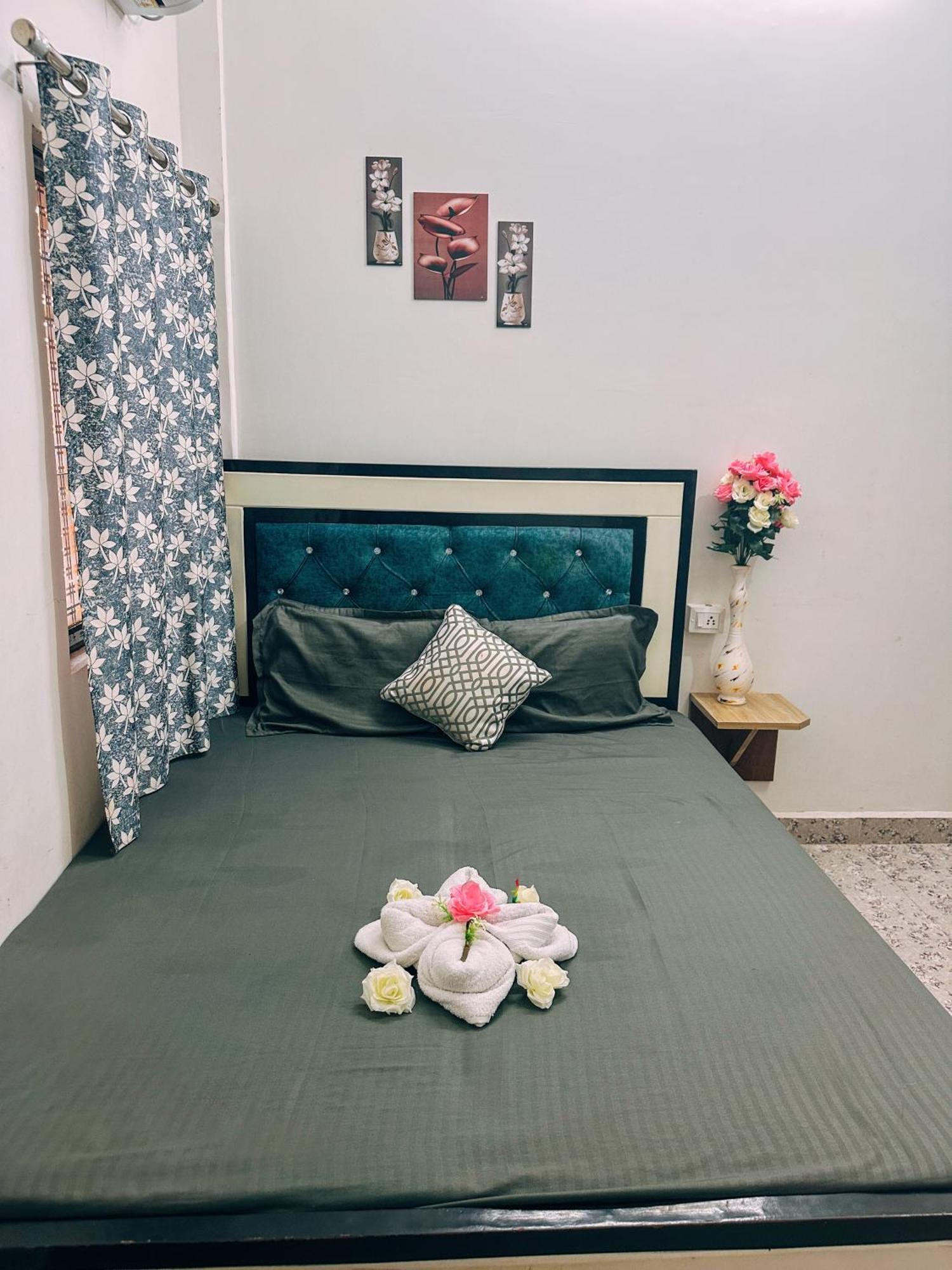 ורנאסי Shree K.B Guest House מראה חיצוני תמונה