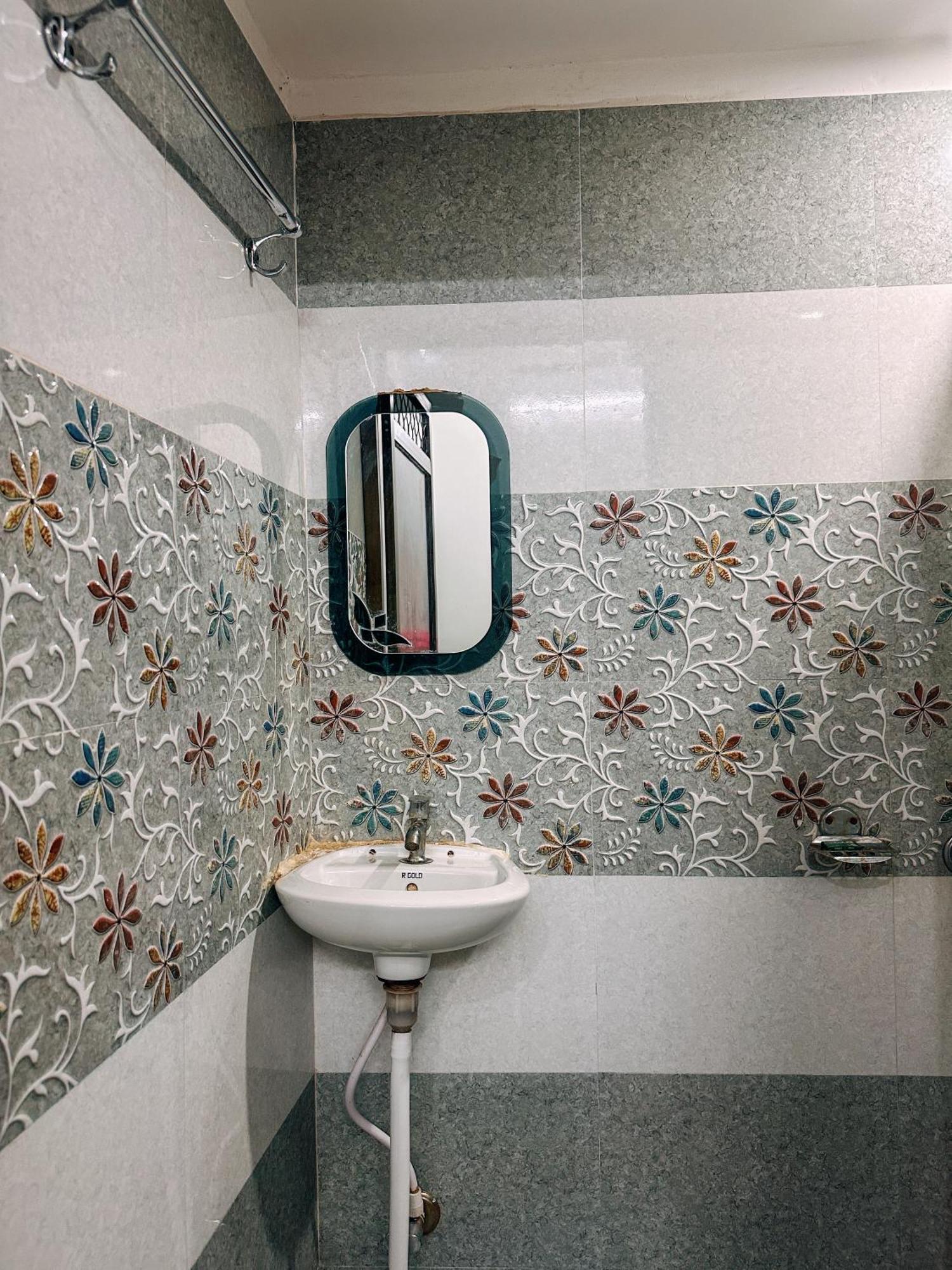 ורנאסי Shree K.B Guest House מראה חיצוני תמונה