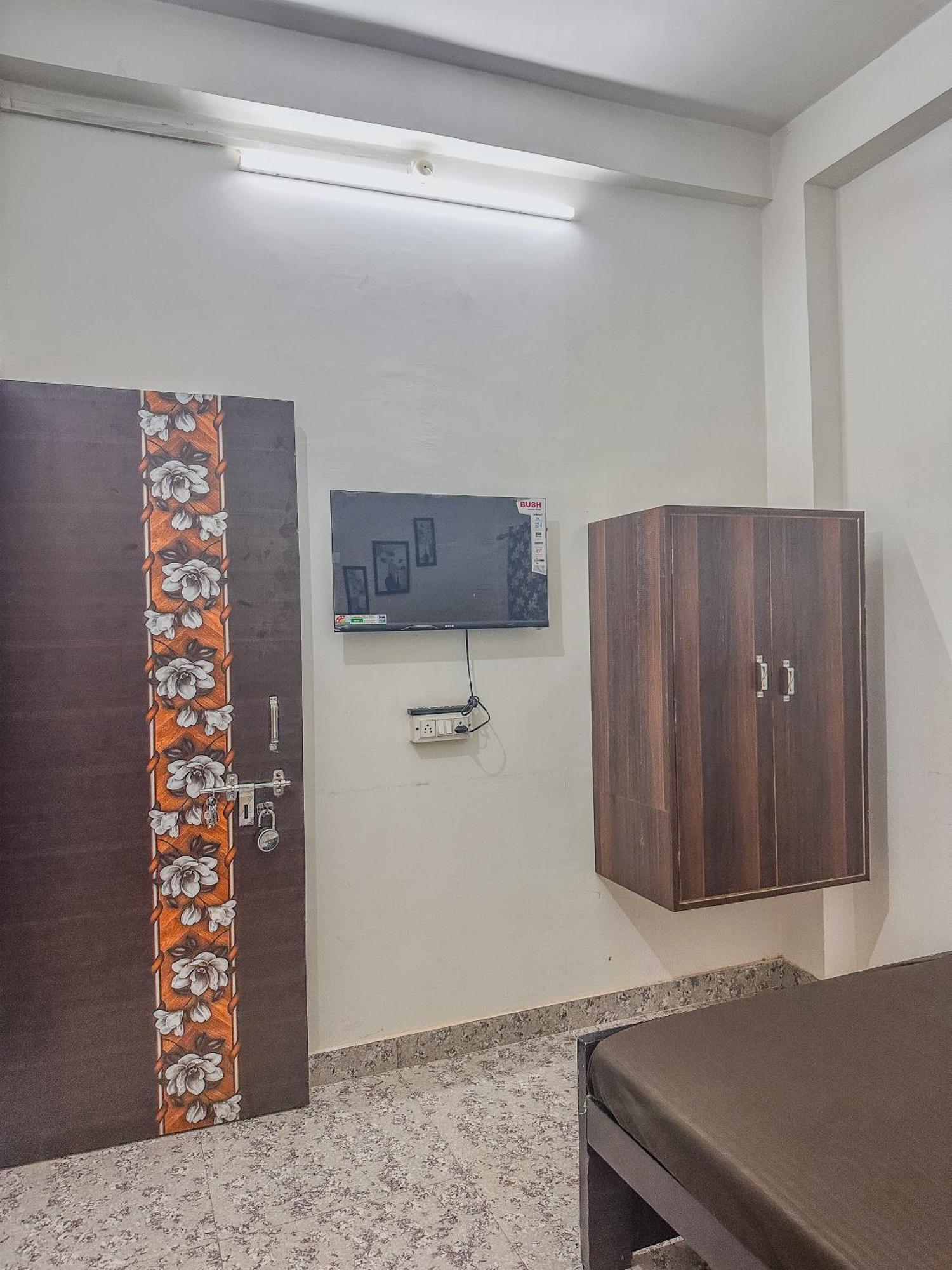 ורנאסי Shree K.B Guest House מראה חיצוני תמונה
