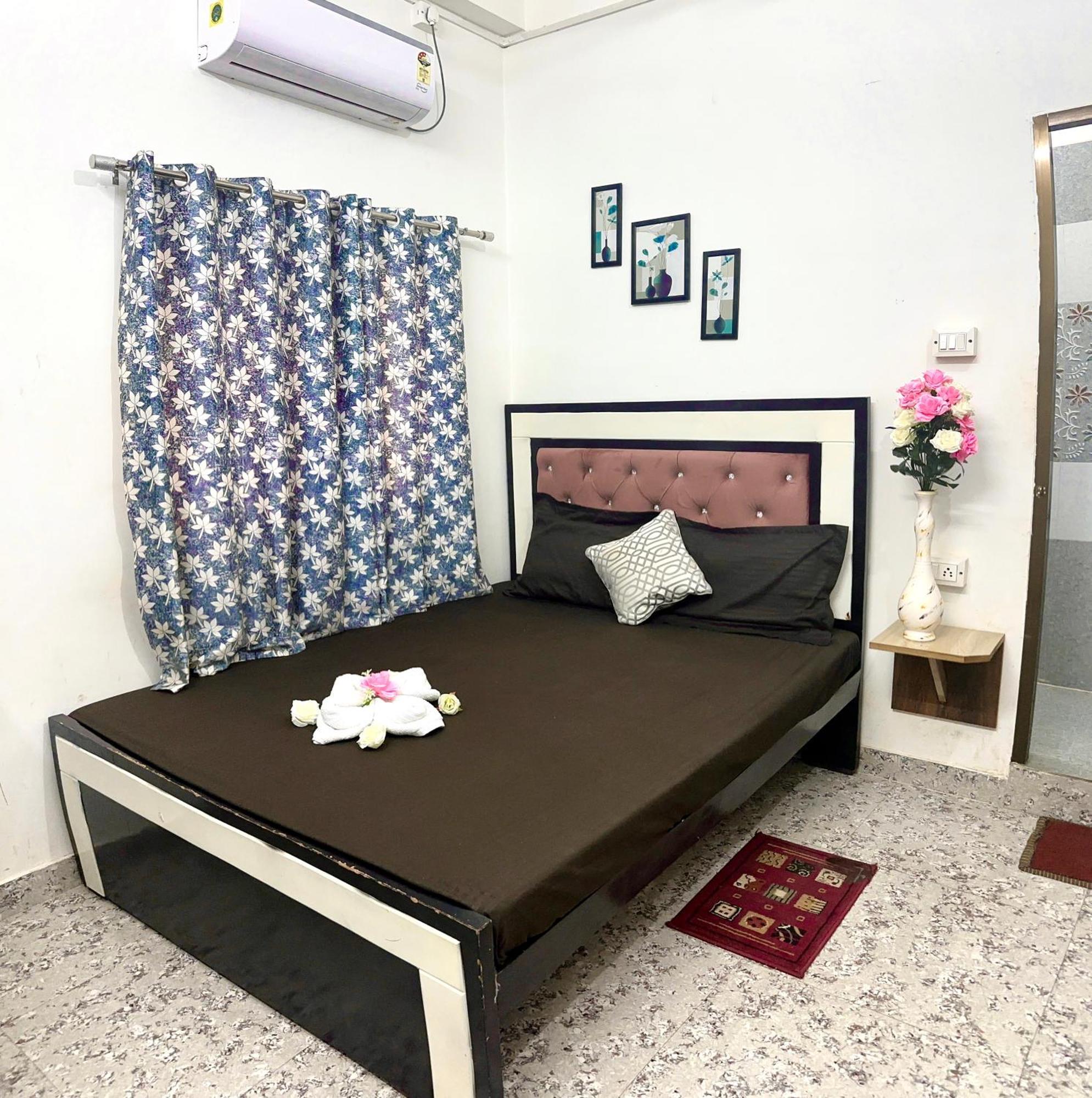 ורנאסי Shree K.B Guest House מראה חיצוני תמונה