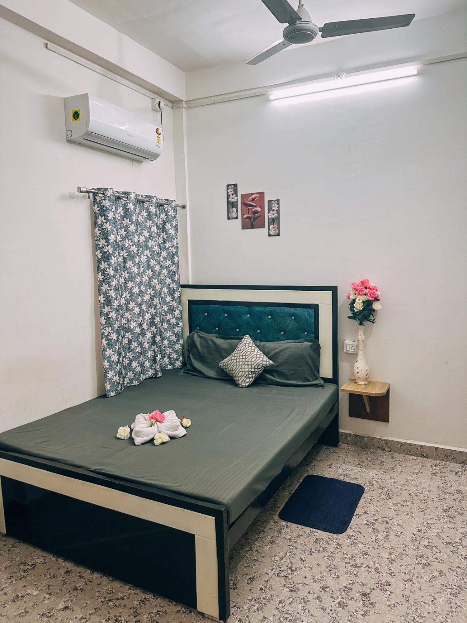 ורנאסי Shree K.B Guest House מראה חיצוני תמונה