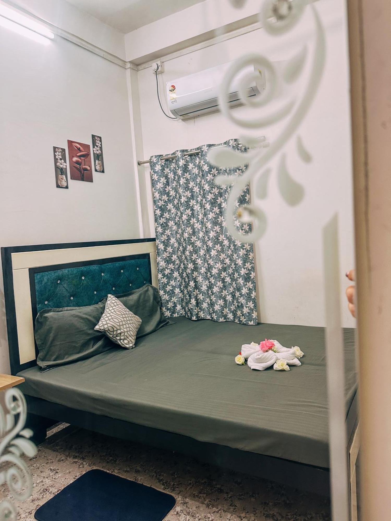 ורנאסי Shree K.B Guest House מראה חיצוני תמונה