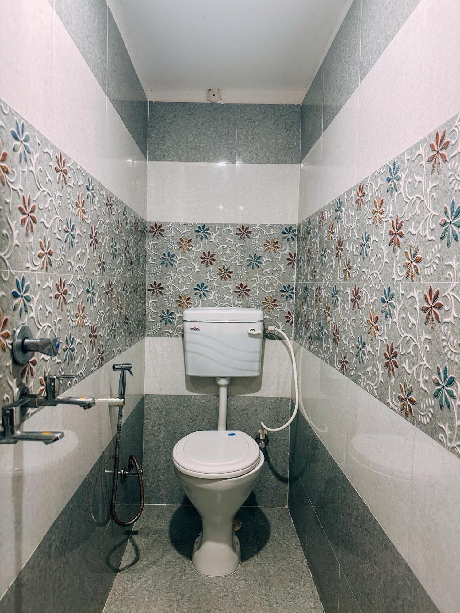 ורנאסי Shree K.B Guest House מראה חיצוני תמונה