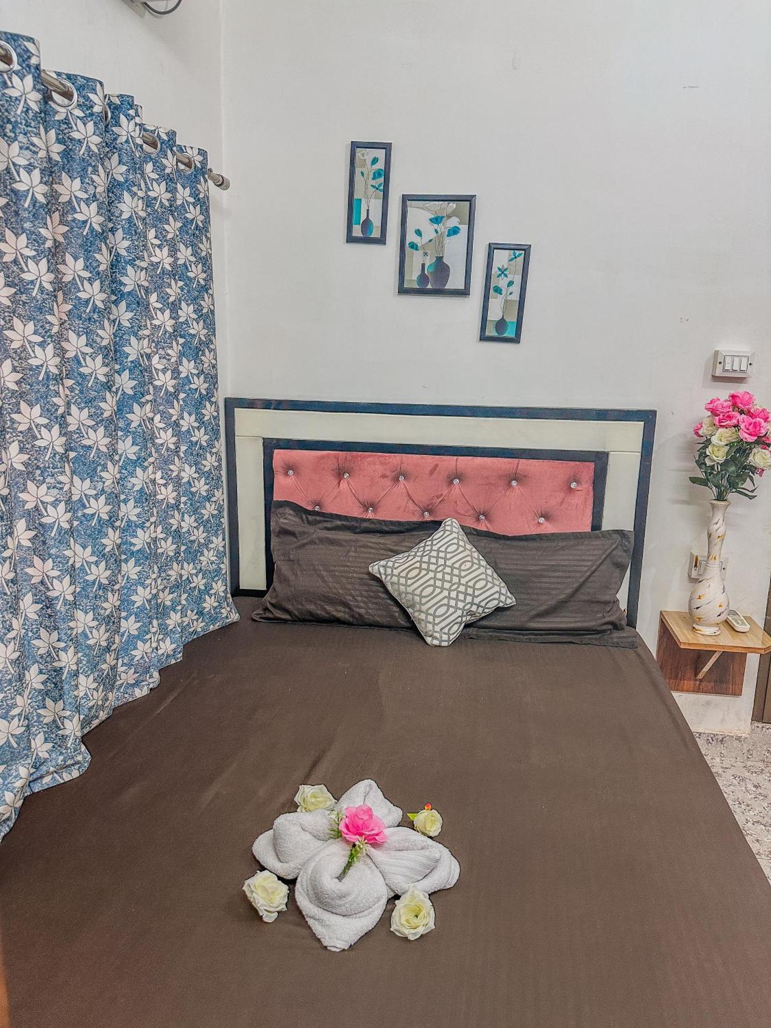 ורנאסי Shree K.B Guest House מראה חיצוני תמונה