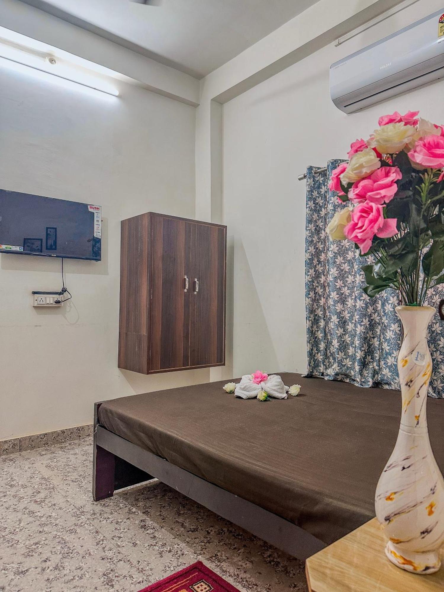 ורנאסי Shree K.B Guest House מראה חיצוני תמונה