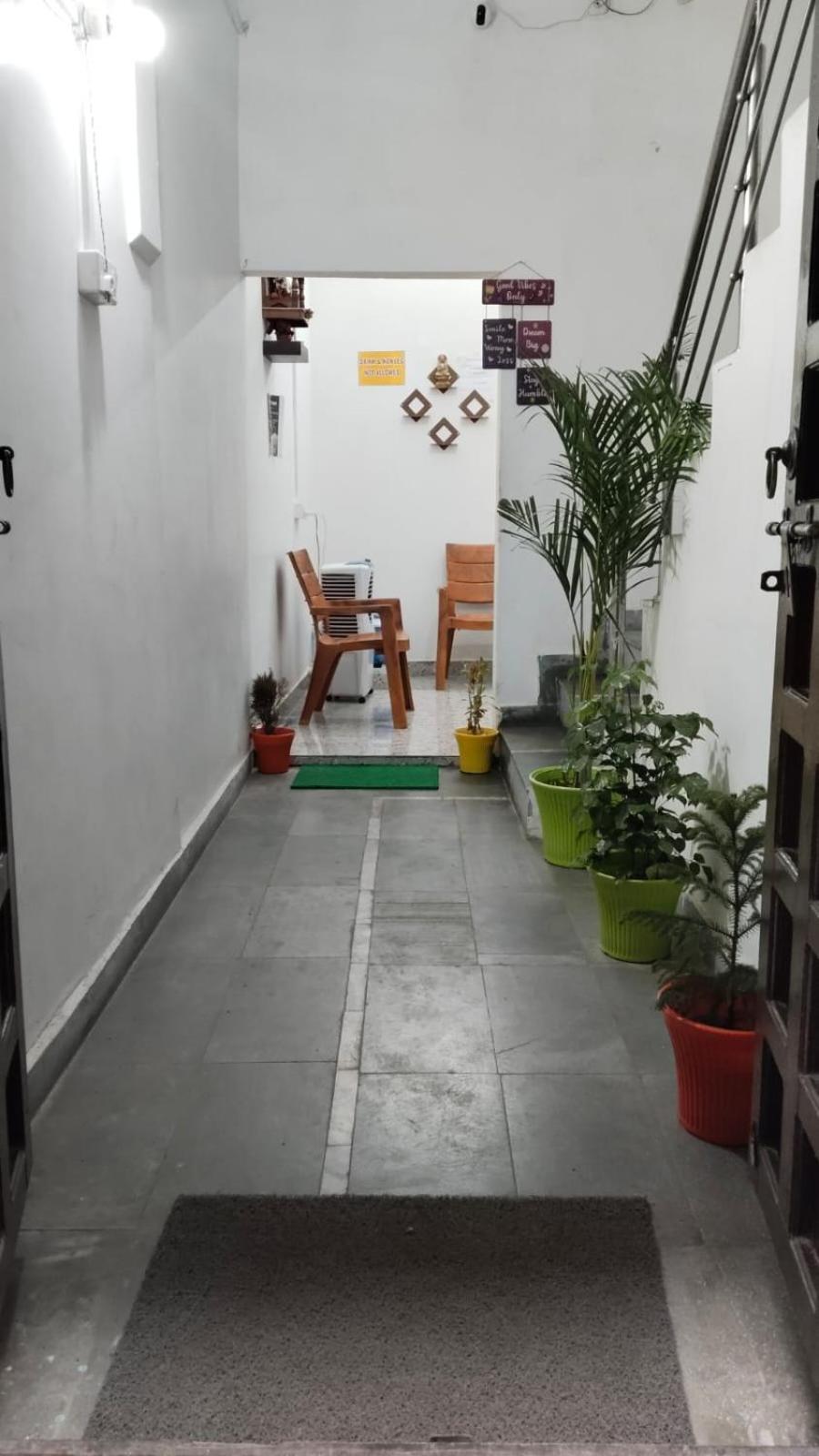 ורנאסי Shree K.B Guest House מראה חיצוני תמונה