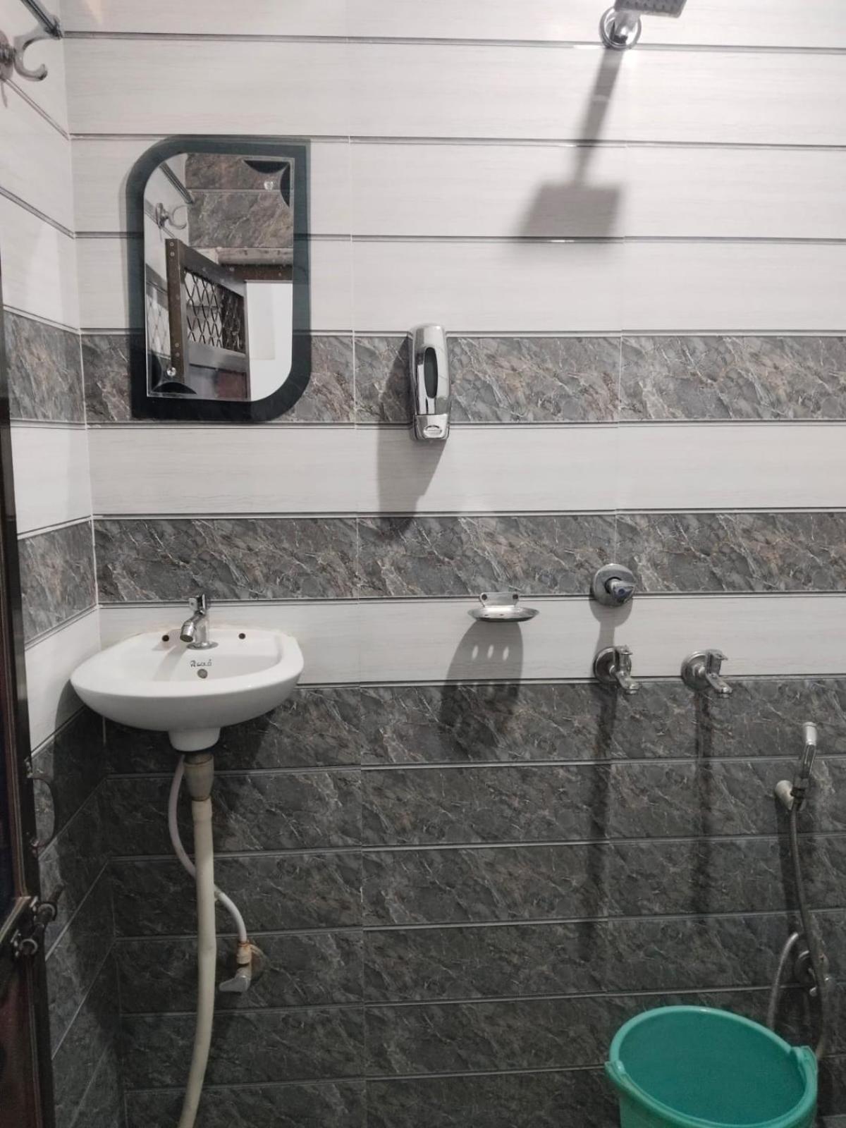 ורנאסי Shree K.B Guest House מראה חיצוני תמונה