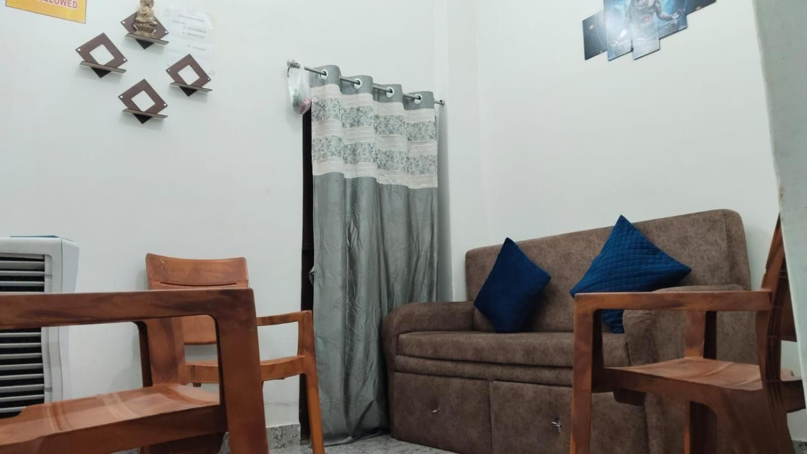 ורנאסי Shree K.B Guest House מראה חיצוני תמונה