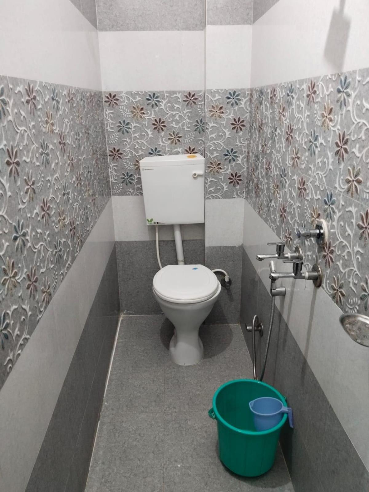 ורנאסי Shree K.B Guest House מראה חיצוני תמונה