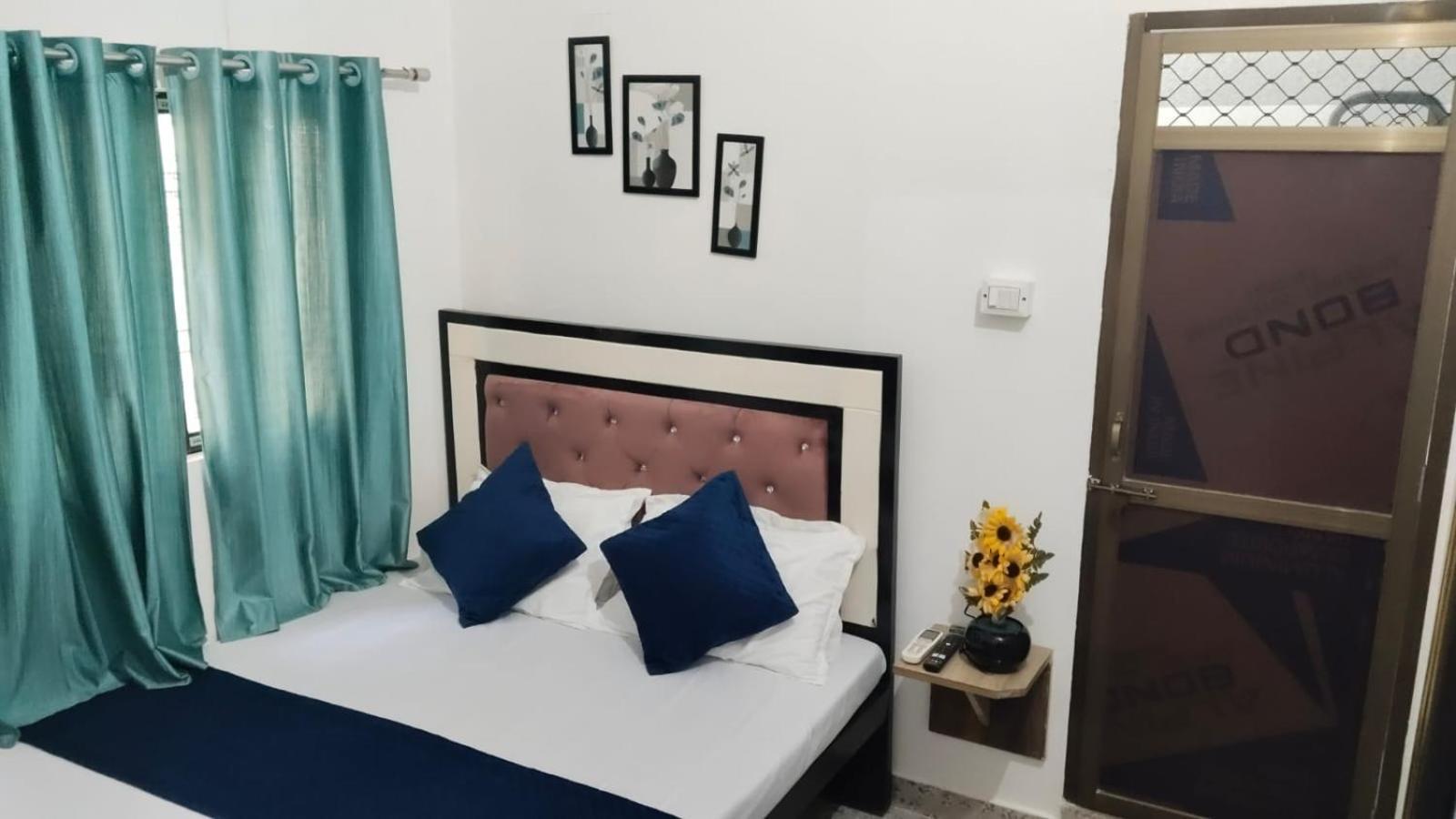 ורנאסי Shree K.B Guest House מראה חיצוני תמונה